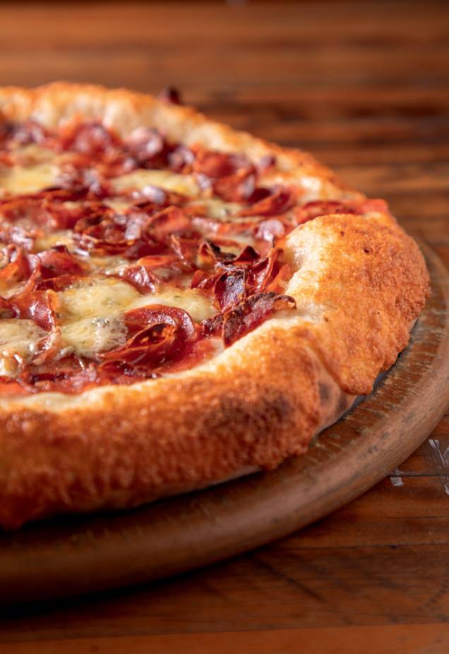 Pizza de calabresa com gorgonzola: pedida do Lazy Park