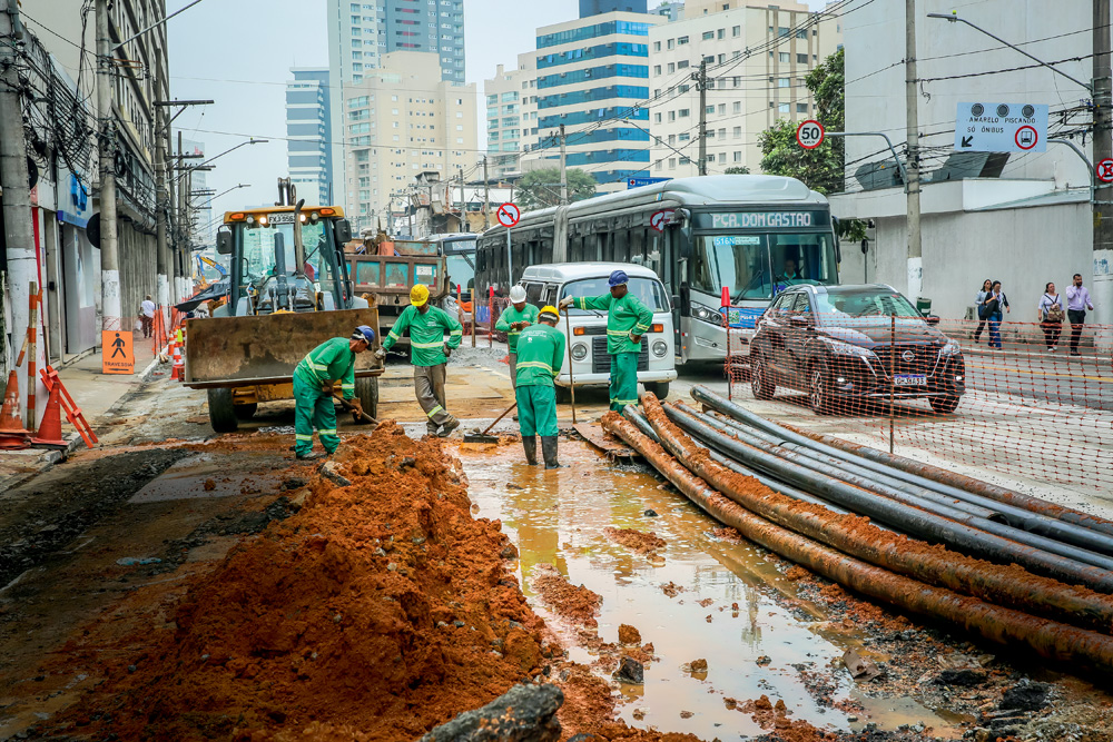 Funcionário é soterrado em obras da Avenida Santo Amaro