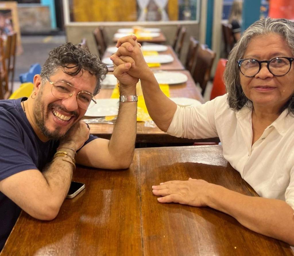 Marlene Mattos publica foto com Jean Wyllys e recebe críticas