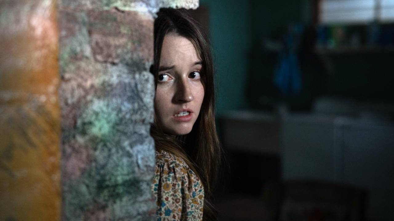 Kaitlyn Dever estrela thriller com extraterrestres