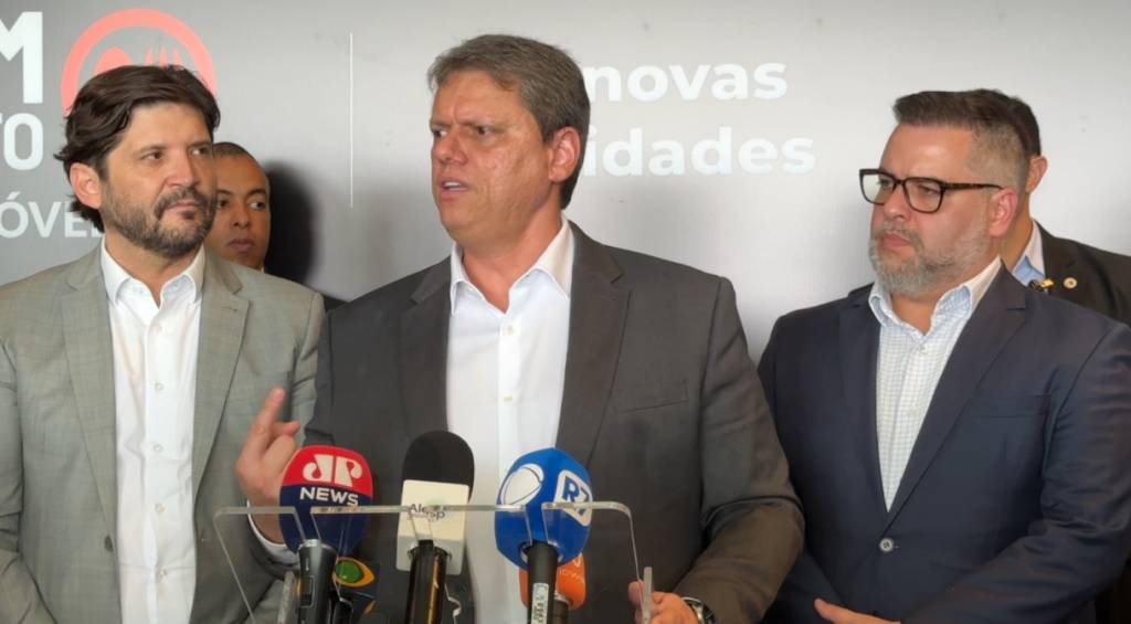 Tarcísio volta a negar catracas livres durante greve: ‘Dia de caos’