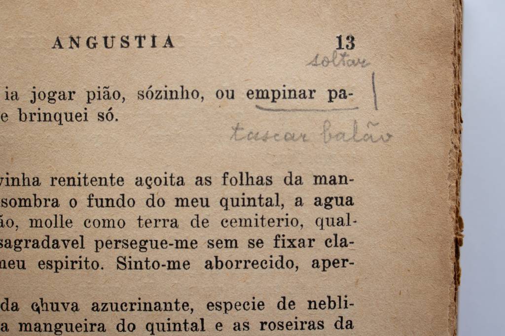 Trecho de 'Angústia' com anotações a lápis de Guimarães Rosa