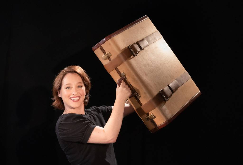 Dinah Feldman estrela espetáculo sobre exílio de família na China