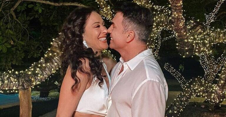 Claudia Raia posa de biquíni em ‘dia de folga’ com o marido