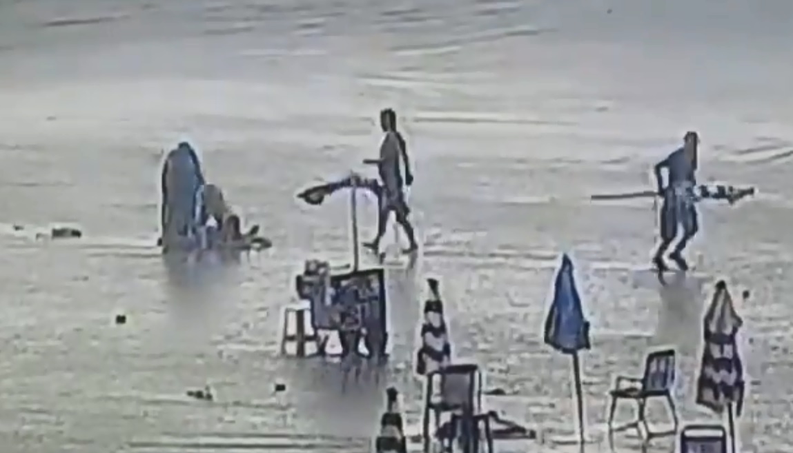 Guarda-vidas tentam reanimar mulher atingida por raio em Praia Grande