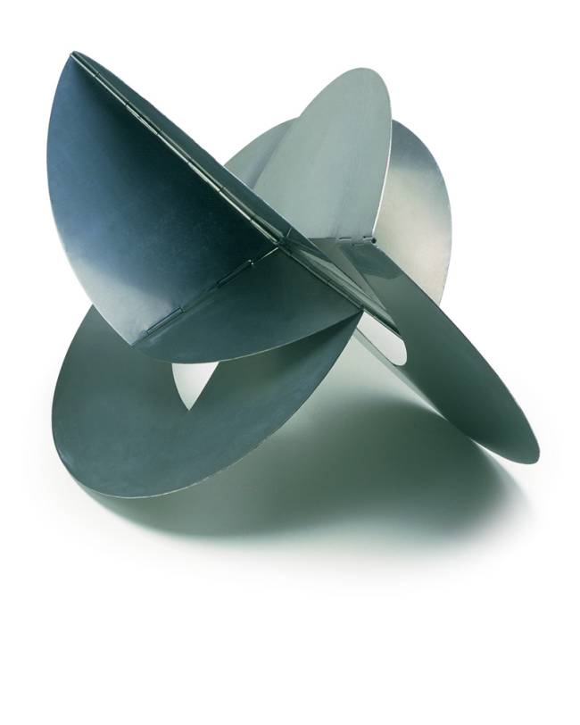 Escultura metálica, intitulada Projeto para um Planeta, de Lygia Clark