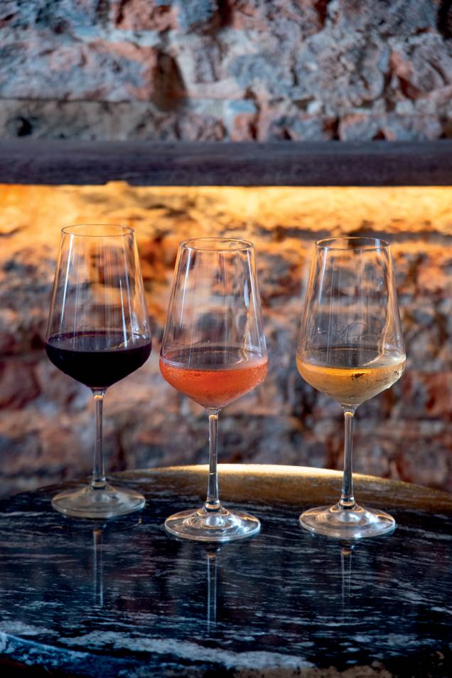 Seleção de vinhos: mais de sessenta opções no Clementina
