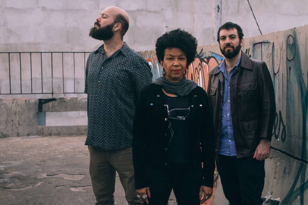 Metá Metá faz show na Casa de Francisca antes do Carnaval