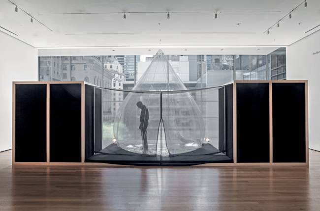 Instalação A Casa é o Corpo, de Lygia Clark, no MoMA