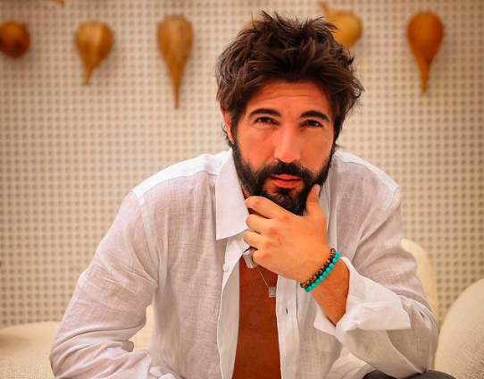 Ator Sandro Pedroso, ex de Susana Vieira, agora vende sanduíches