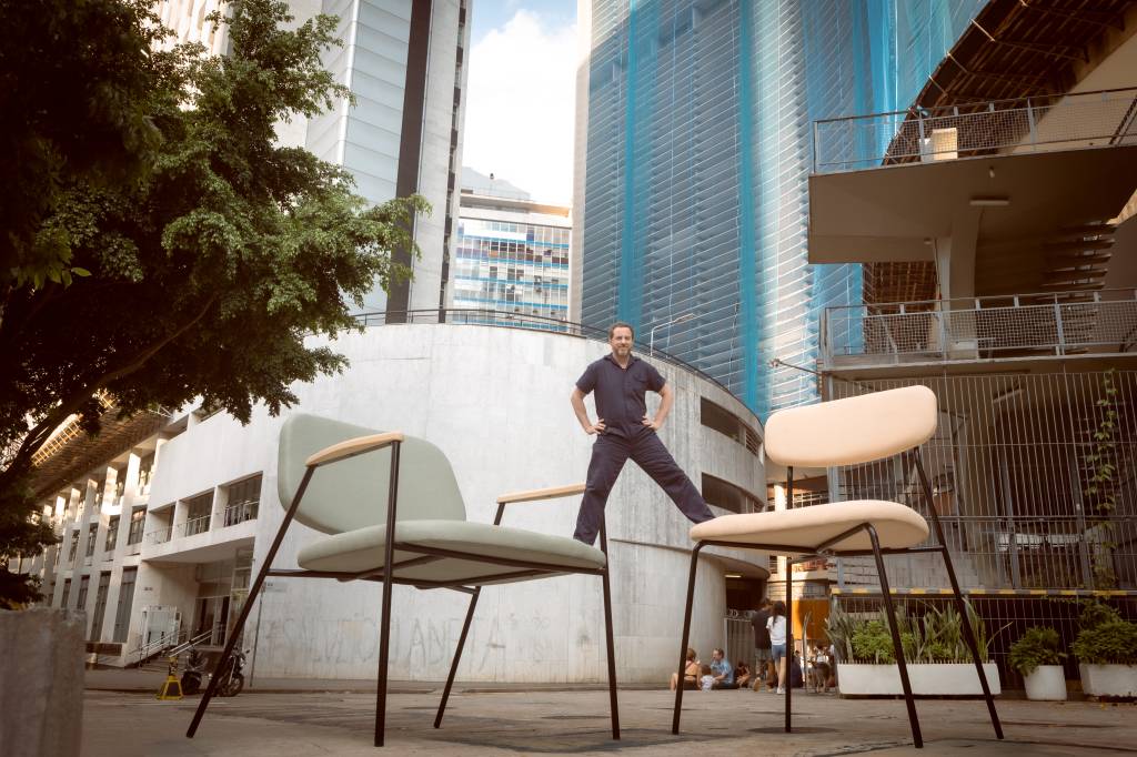 Móveis gigantes ocupam pontos turísticos da cidade de São Paulo