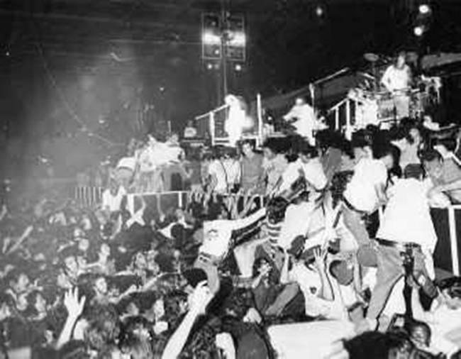 alice cooper confusão no show alice-cooper-show-são-paulo-1974-confusão