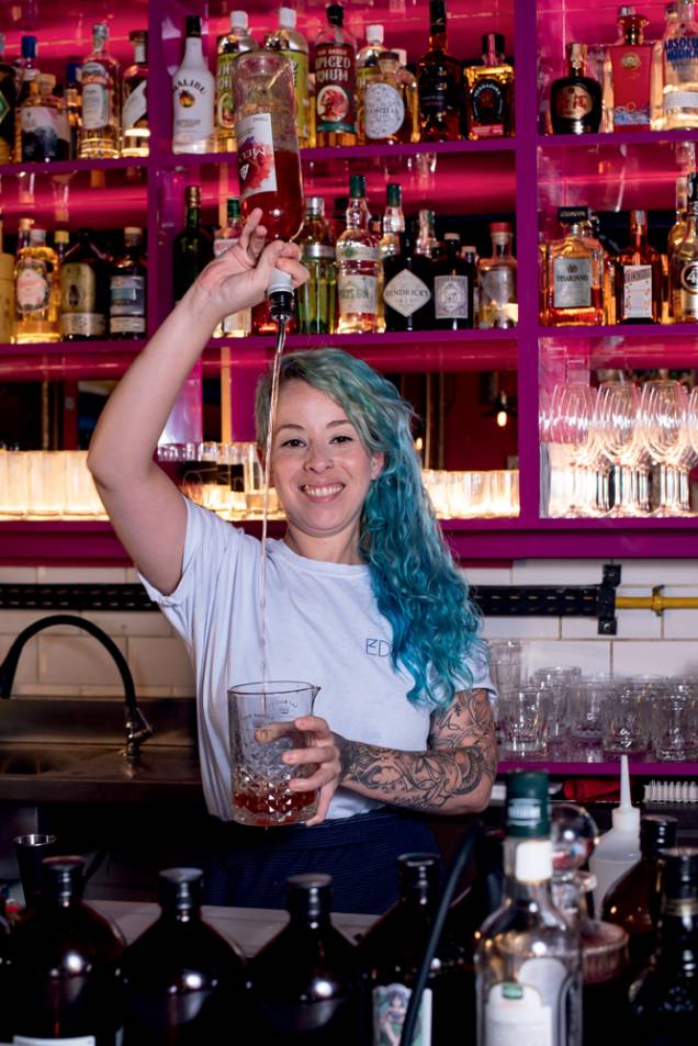 A bartender Estella Moraes: do Edith