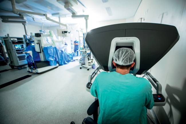 Hospital das Clínicas Cirurgia robótica para a retirada de tumor na próstata: processo e recuperação mais rápidos