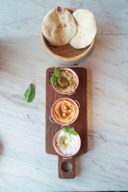 Trio de pastas do Ian Cozinha Árabe: pão assado na hora de companhia