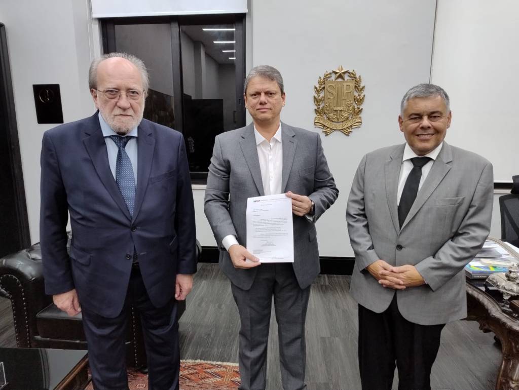 Tarcísio de Freitas recebe lista tríplice para definir chefe do MP