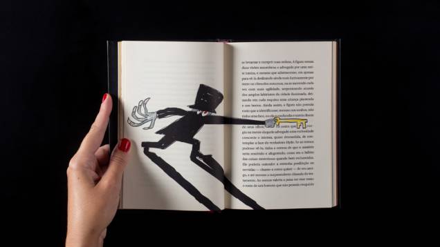 Páginas do livro 'O Médico e o Monstro': projeto gráfico de Giovanna Cianelli Páginas do livro 'O Médico e o Monstro': projeto gráfico de Giovanna Cianelli