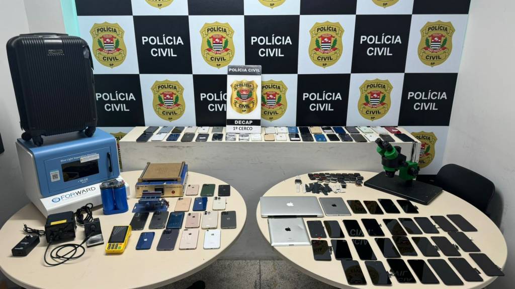 Polícia apreende 60 celulares em ‘laboratório’ de desbloqueio de aparelhos