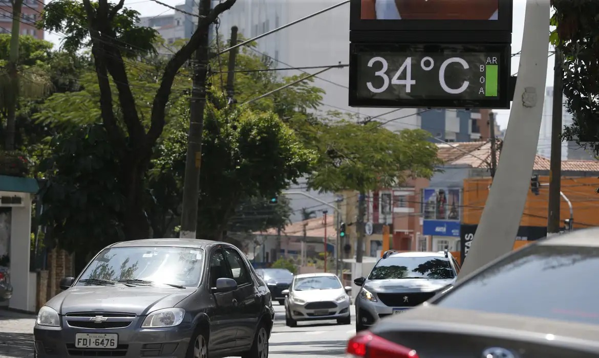 Massa de ar quente vai atingir o estado de São Paulo.