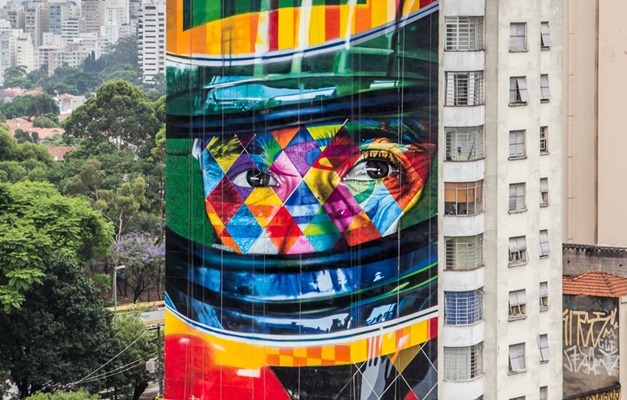 Mural de Eduardo Kobra em homenagem a Ayrton Senna, na Consolação