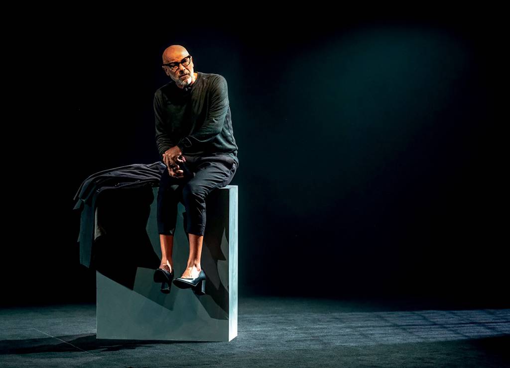 Monólogo aborda conceitos de Hannah Arendt com tom bem-humorado