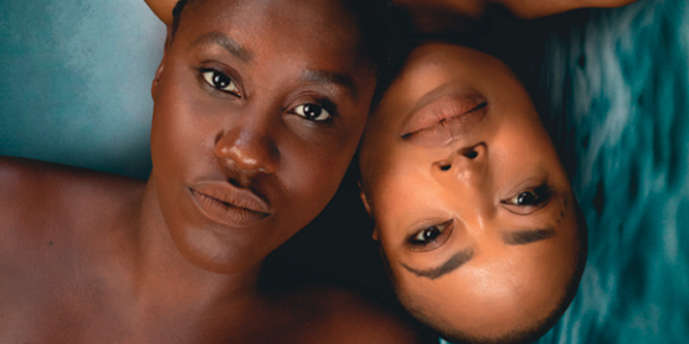 Peça inspirada em bell hooks narra romance entre duas mulheres da periferia