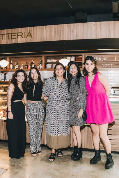 A equipe da Vejinha: Ana Mércia Brandão, Beatriz Imagure, Alice Granato, Luana Machado e Laura Pereira Lima