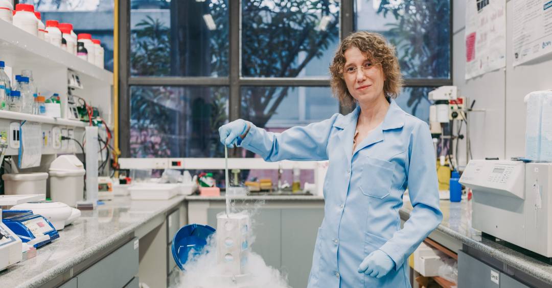 Científica brasileña gana Premio Internacional de la Mujer en la Ciencia