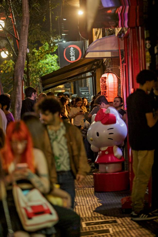 Fotos do Bairro da Liberdade.Fotos da Rua Tomás Gonzaga à noiteConfluencia da Praça da Liberdade, com a Rua Galvão Bueno e a Rua Dos Estudantes liberdade-passeios-role-turistico-o-que-fazer