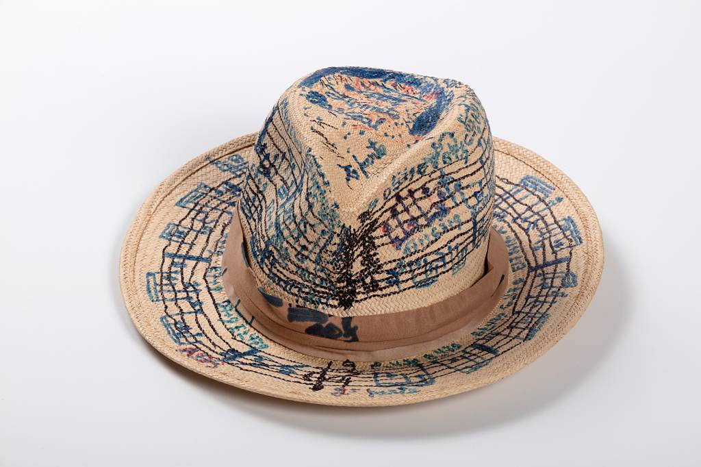 Produção visual de Hermeto Pascoal é explorada em mostra