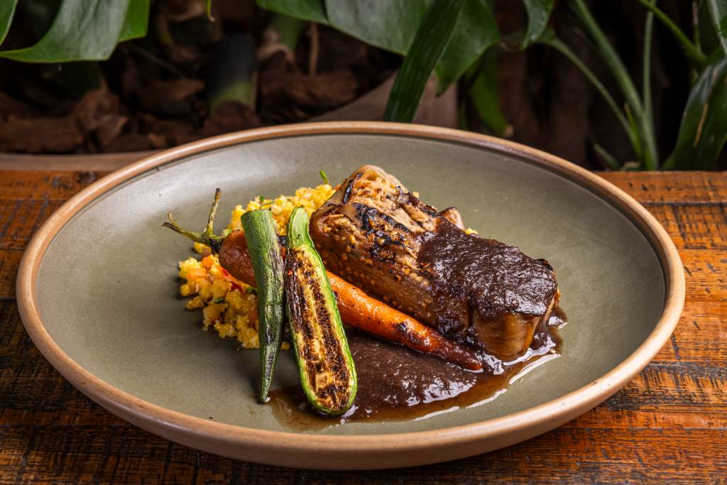 Morena Leite muda cardápio do Capim Santo com muita brasilidade