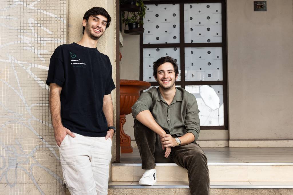 Jovens estudantes abrem galeria de arte nos Jardins