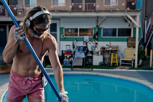 Poolman Chris Pine no papel de Darren: cena de 'O Cara da Piscina'