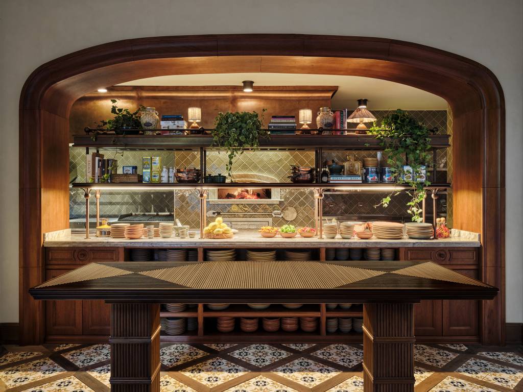 Soho House Sao Paulo, house kitchen – Credit_ Christopher Sturman Bar em madeira