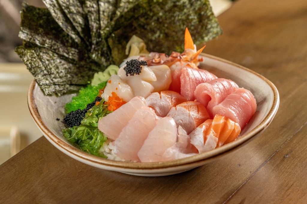 Restaurante faz doação para o Instituto Velho Amigo