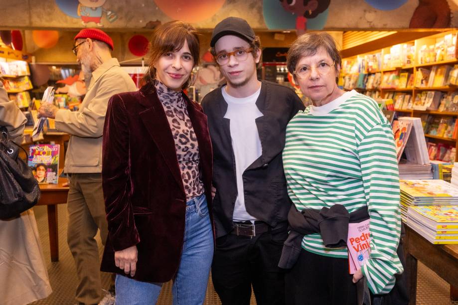 As artistas visuais Ana Elisa Egreja (a esquerda) e Jac Leirner com Pedro Vinicio As artistas visuais Ana Elisa Egreja (a esquerda) e Jac Leirner com Pedro Vinicio