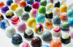Confeitarias transformam seus bombons em arte com pinturas feitas à mão