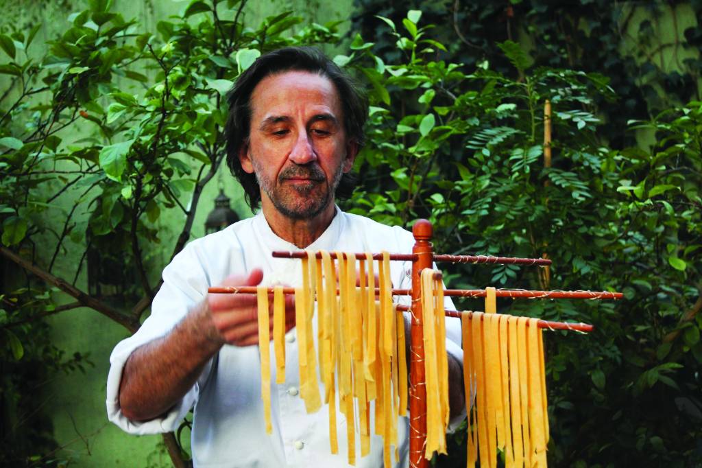 Peça encenada em restaurante oferece cardápio temático