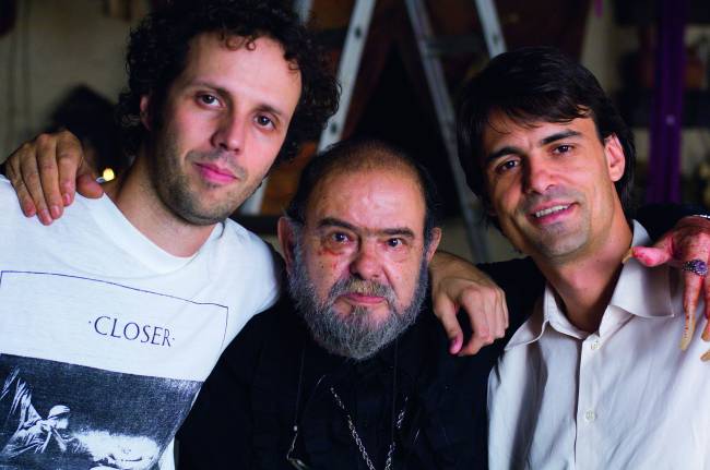 Paulo Sacramento, Zé do Caixão e Caio em set de 'Encarnação do Demônio' (2008)