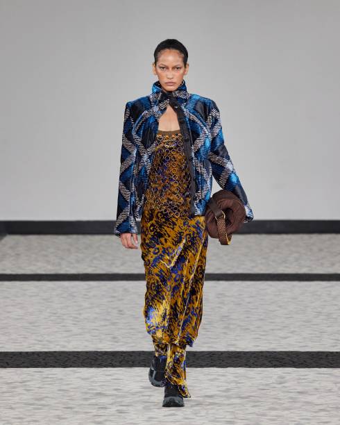 Desfile de Alexandre Herchcovitch: alfaiataria luxuosa Desfile de Alexandre Herchcovitch: alfaiataria luxuosa