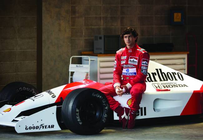 Gabriel Leone como Ayrton Senna na série da Netflix