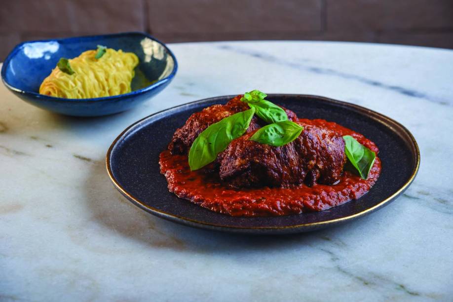 Polpettone com macarrão cabelo de anjo: da Trattorita Evvai Polpettone com macarrão cabelo de anjo: da Trattorita Evvai