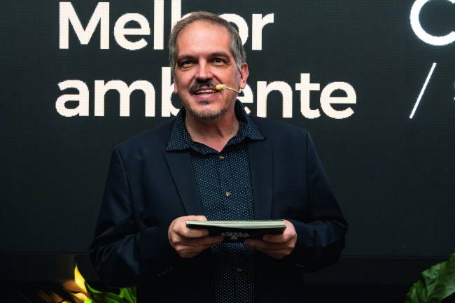 CASACOR2024_FestaEncerramento_PrêmioVeja(AdrianaBarbosa)-02979.jpg O editor-executivo, Arnaldo Lorençato, da Vejinha