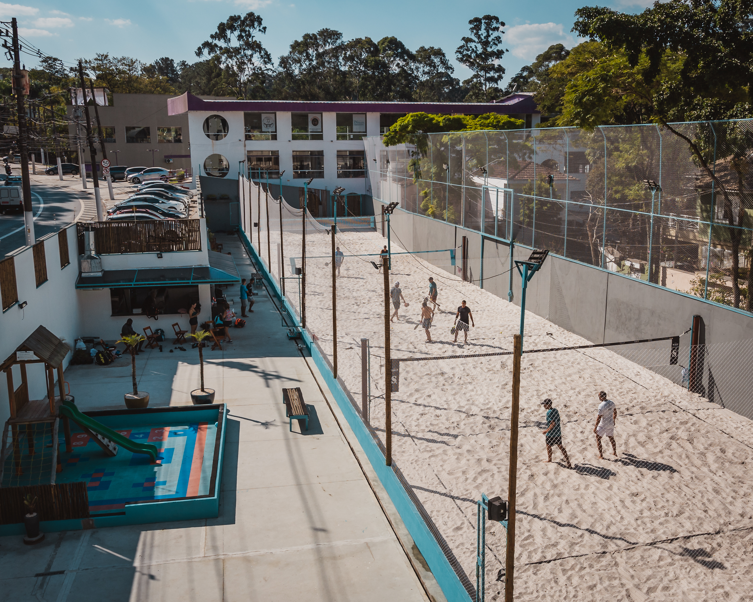 Visão aérea de quadras de beach tennis