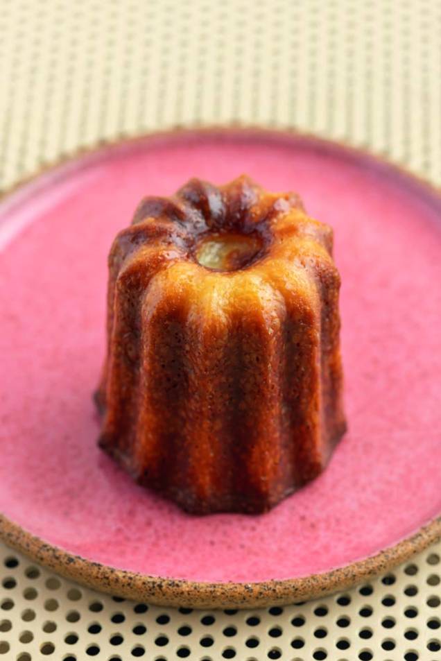 Martoca— Padaria Artesanal: cannelé Martoca— Padaria Artesanal: cannelé