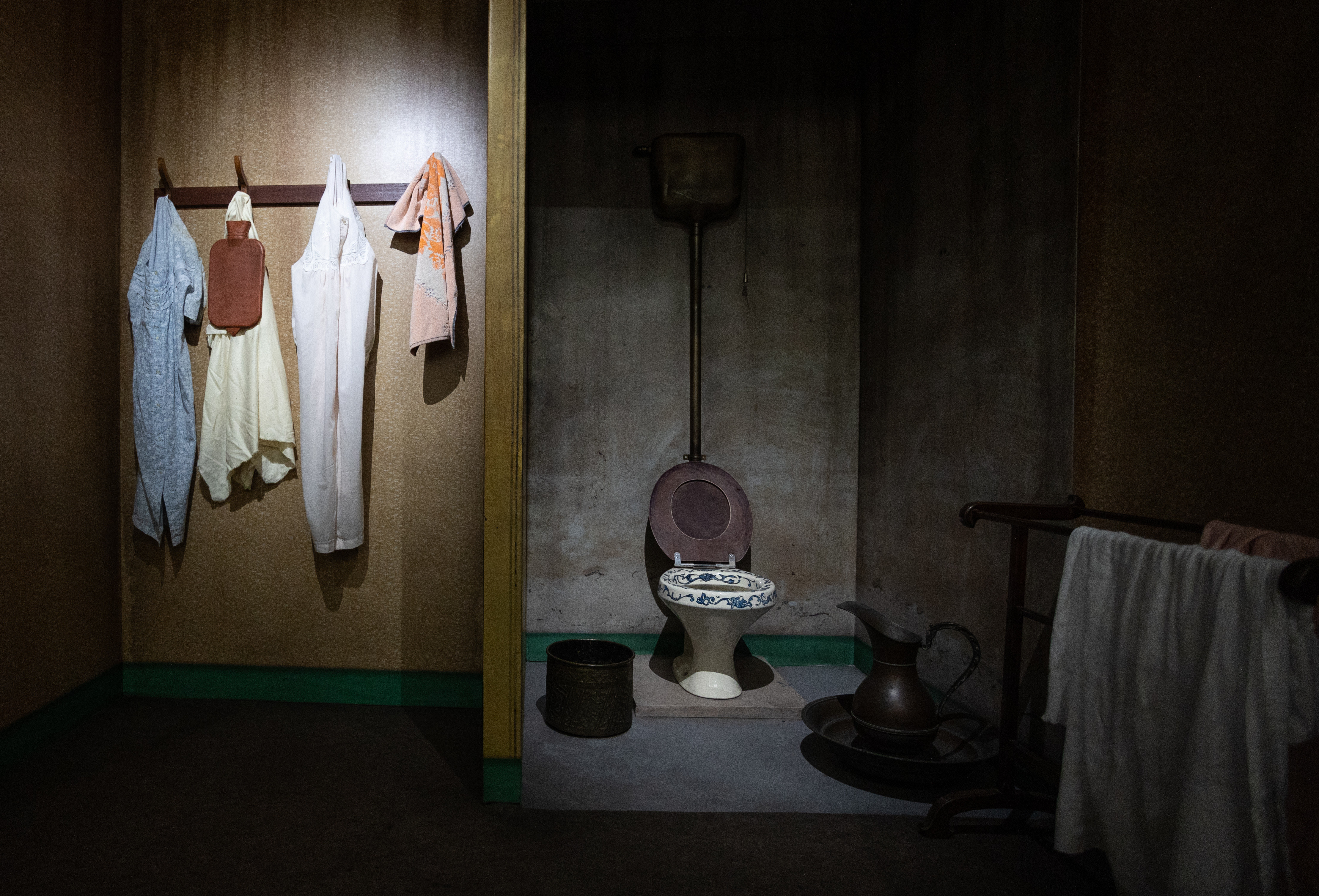 Réplica de anexo secreto em mostra de Anne Frank na Unibes Cultural