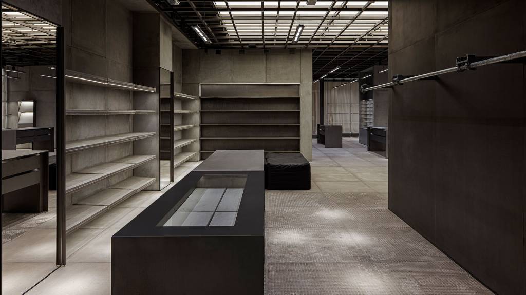 Balenciaga inaugura nova unidade em São Paulo