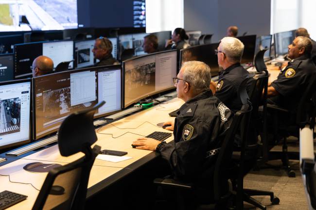 Agentes durante ação na Smart Sampa