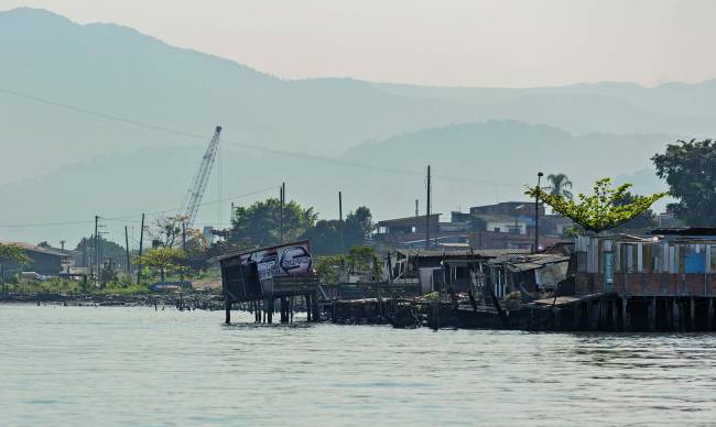 Remoção de palafitas no Guarujá: moradores realocados