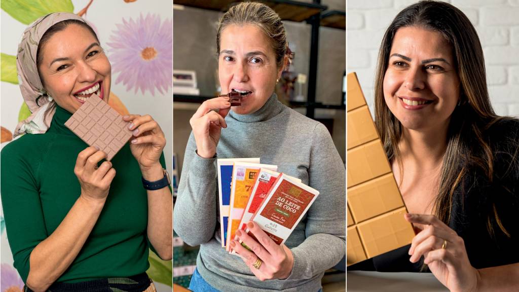 Comer & Beber 2024 – Chocolatier Três fotos verticais unidas por linha fina branca. À esquerda, mulher sorrindo mordendo barra de chocolate inteira pela ponta. Ao centro, mulher segurando diversas barras de chocolate embaladas enquanto come um pedaço. À esquerda, mulher sorrindo segurando barra de chocolate desembalada.